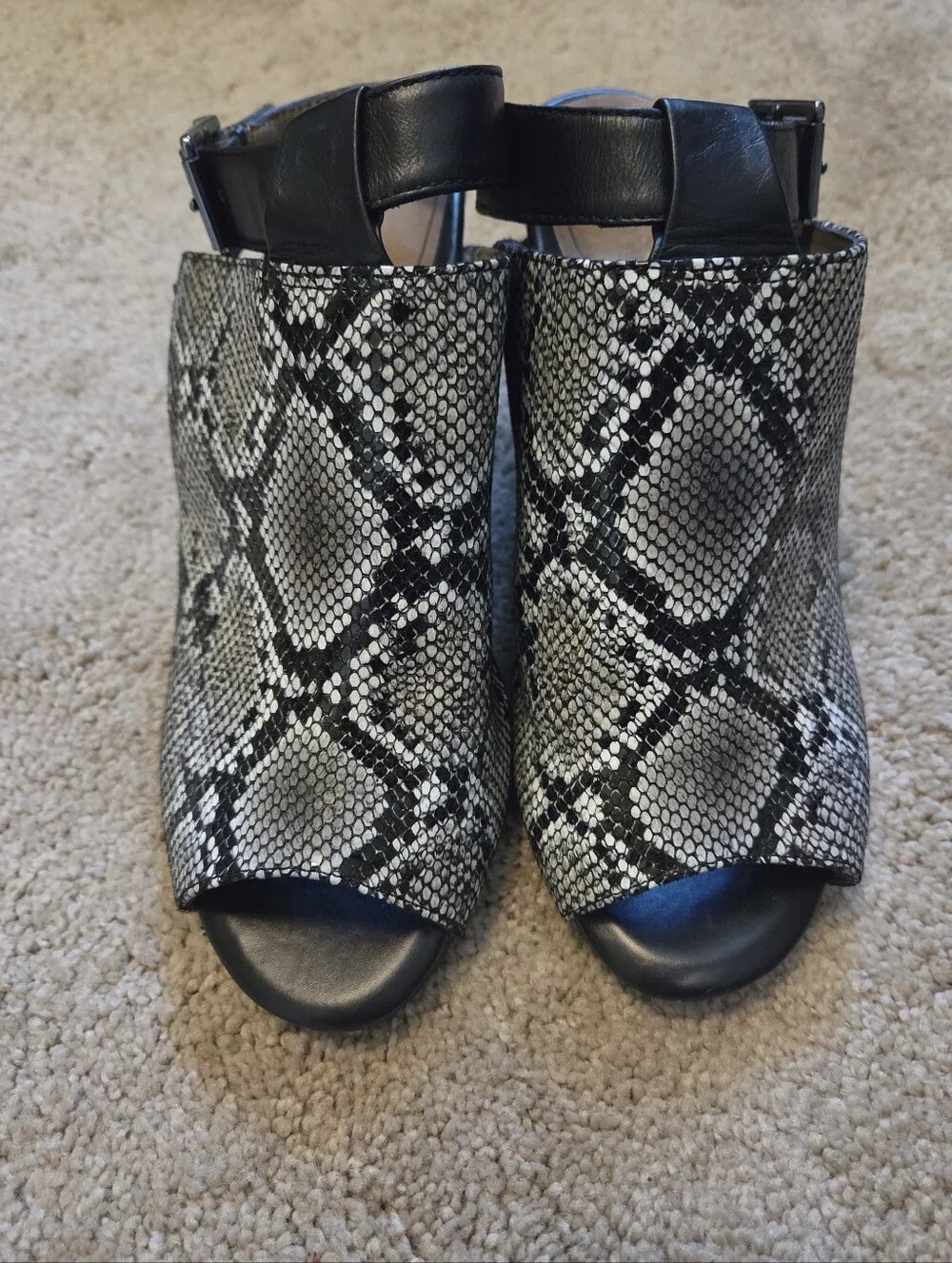 Vionic Kaia Snake Print BLACK GRAY Ankle Strap Block Heels Peep Toe Size 8W